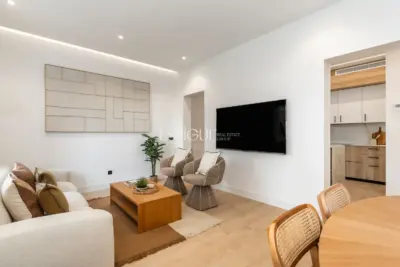 Extraordinario Piso exterior en venta en Reina Cristina.