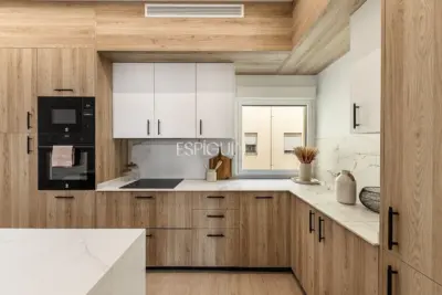 Extraordinario Piso exterior en venta en Reina Cristina.