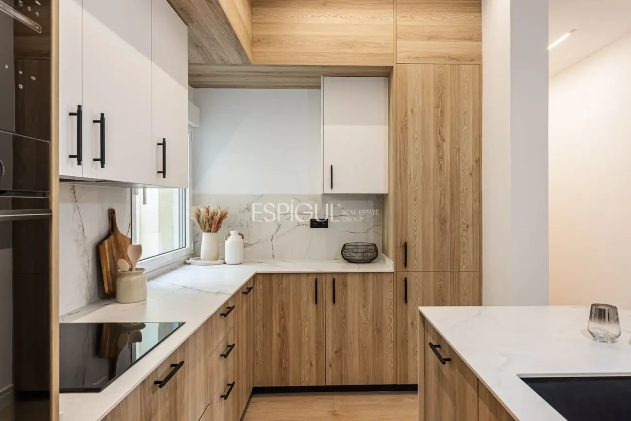 Extraordinario Piso exterior en venta en Reina Cristina.