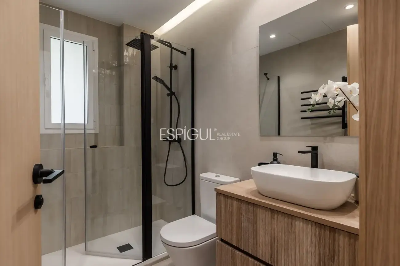 Extraordinario Piso exterior en venta en Reina Cristina.