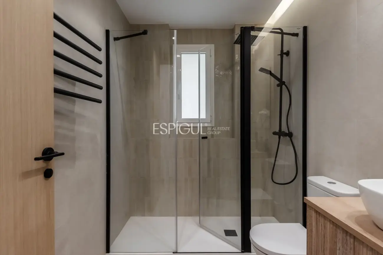 Extraordinario Piso exterior en venta en Reina Cristina.