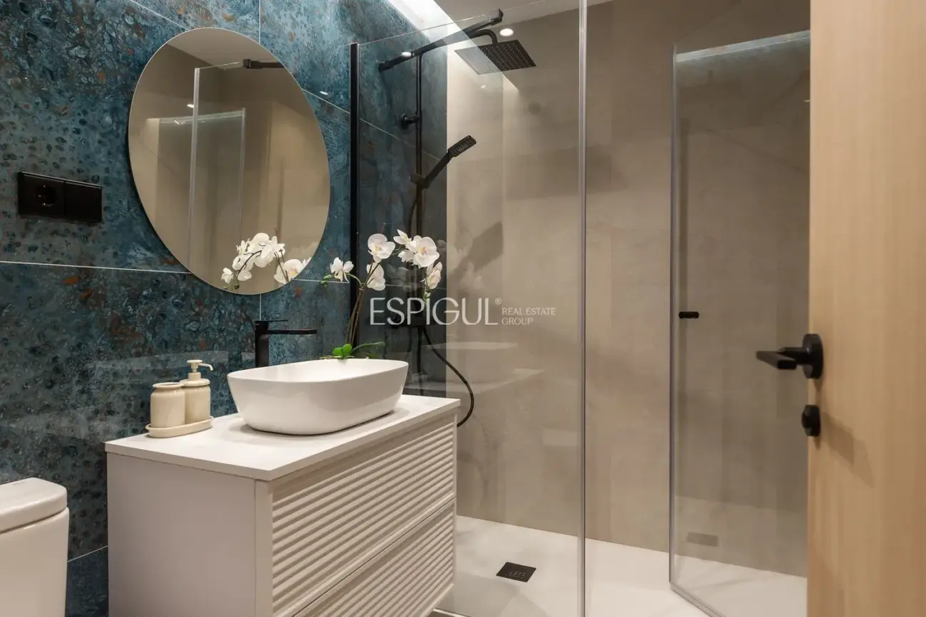 Extraordinario Piso exterior en venta en Reina Cristina.