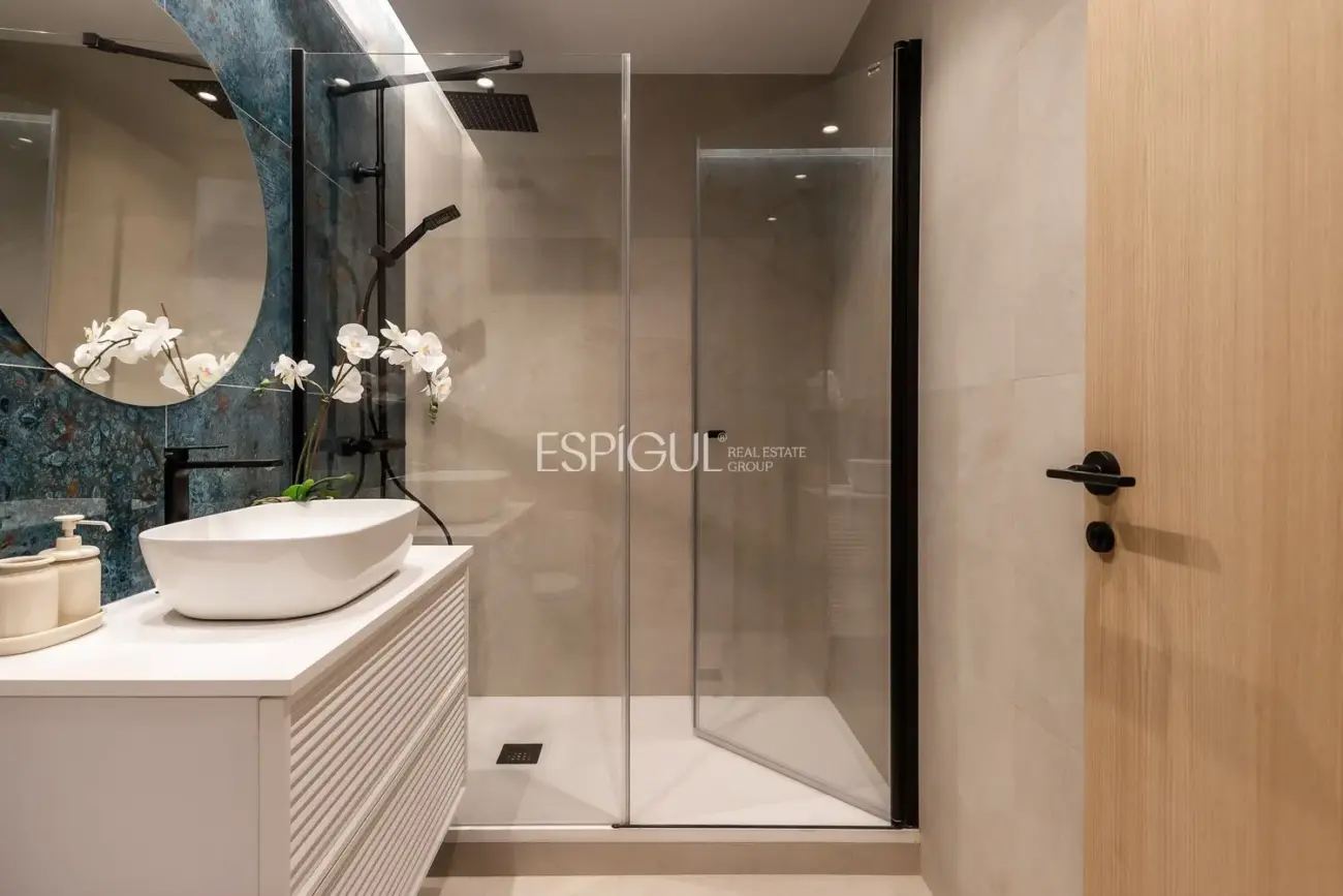 Extraordinario Piso exterior en venta en Reina Cristina.