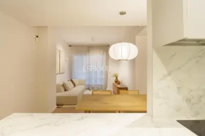 Luminoso piso reformado de diseño con ascensor.