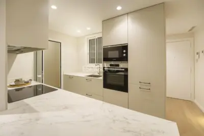 Luminoso piso reformado de diseño con ascensor.