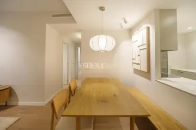 Luminoso piso reformado de diseño con ascensor.