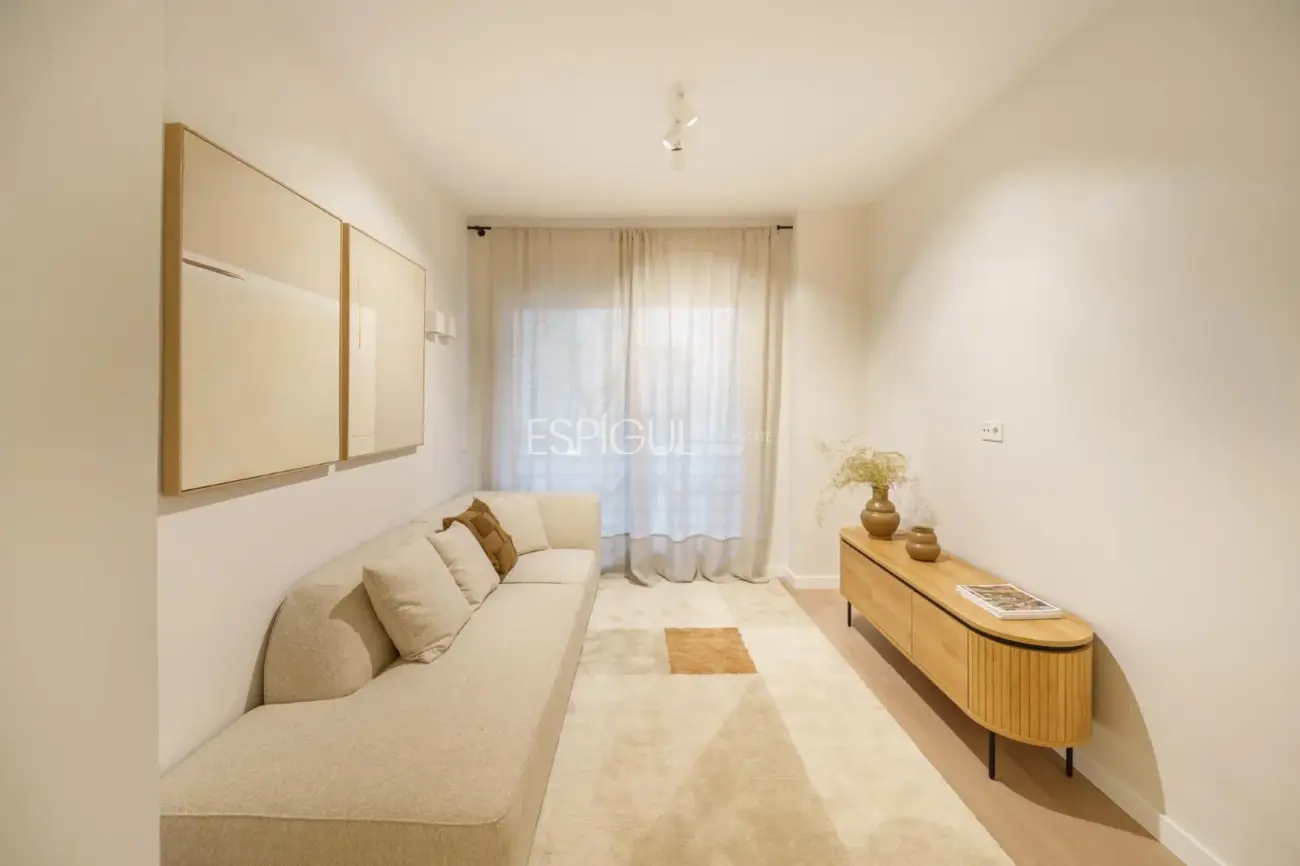 Luminoso piso reformado de diseño con ascensor.