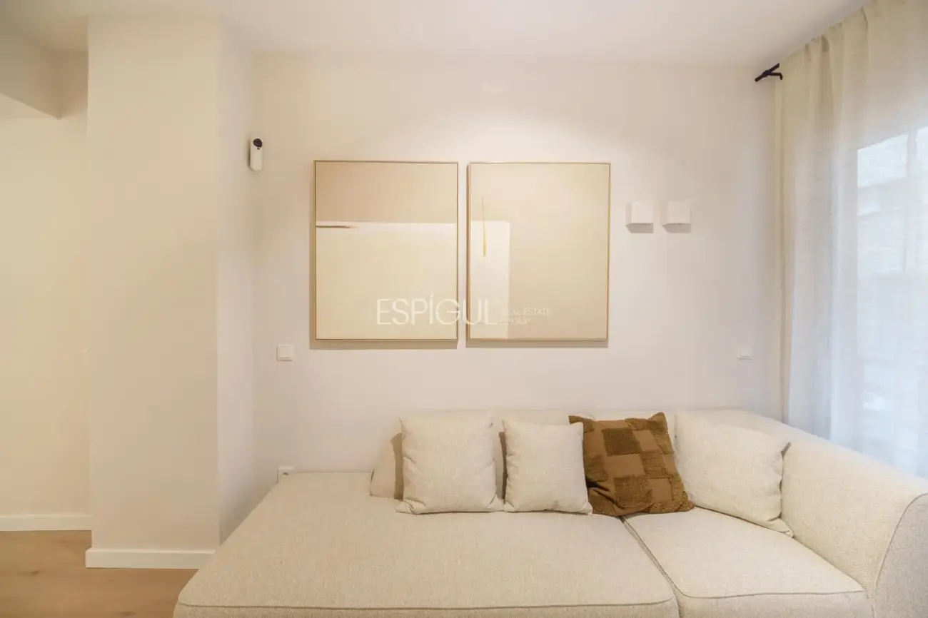 Luminoso piso reformado de diseño con ascensor.