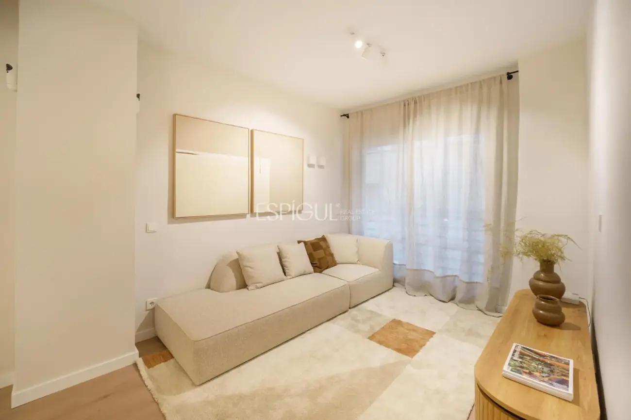 Luminoso piso reformado de diseño con ascensor.