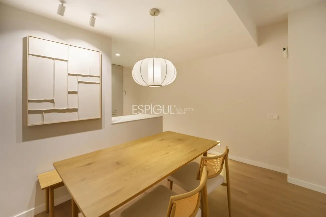 Luminoso piso reformado de diseño con ascensor.