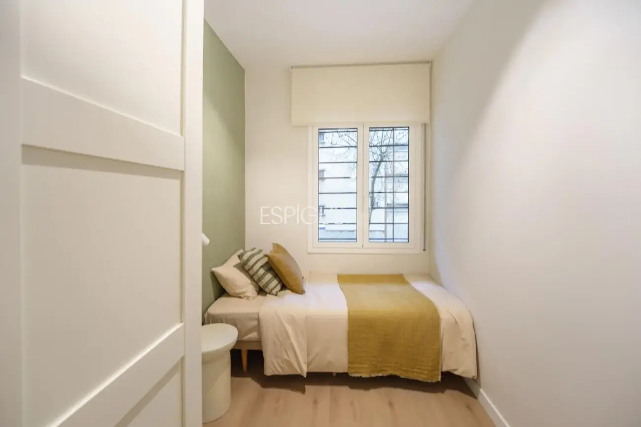 Luminoso piso reformado de diseño con ascensor.