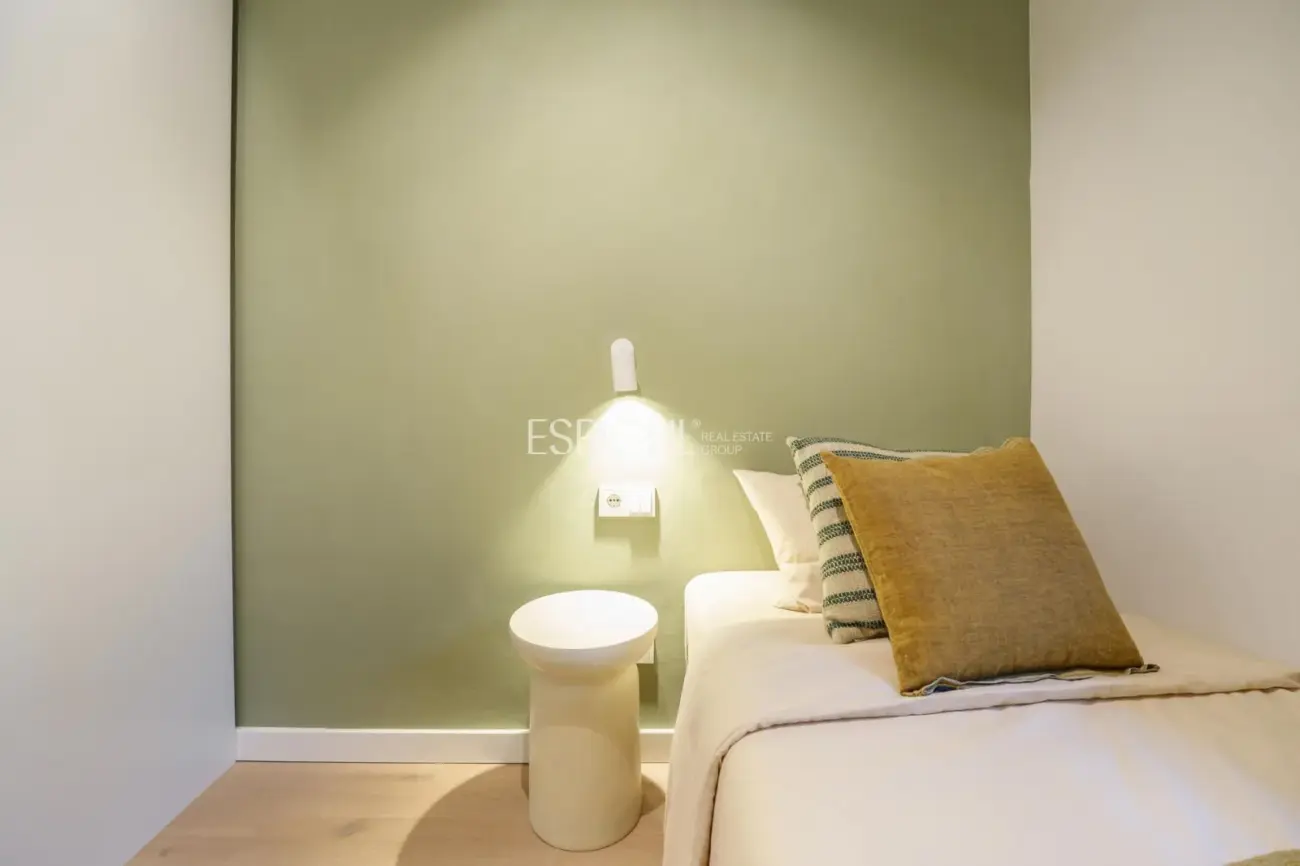 Luminoso piso reformado de diseño con ascensor.