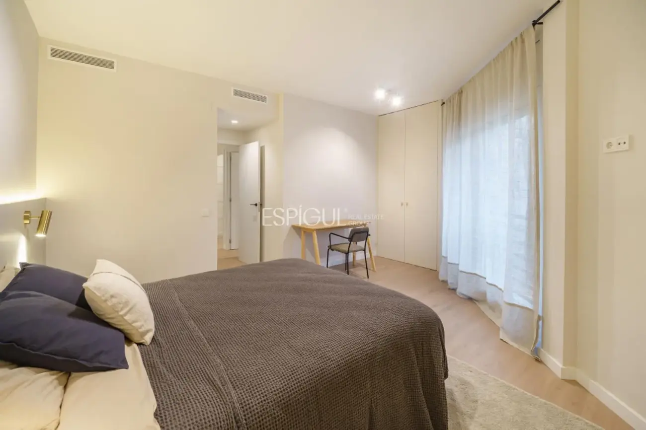 Luminoso piso reformado de diseño con ascensor.