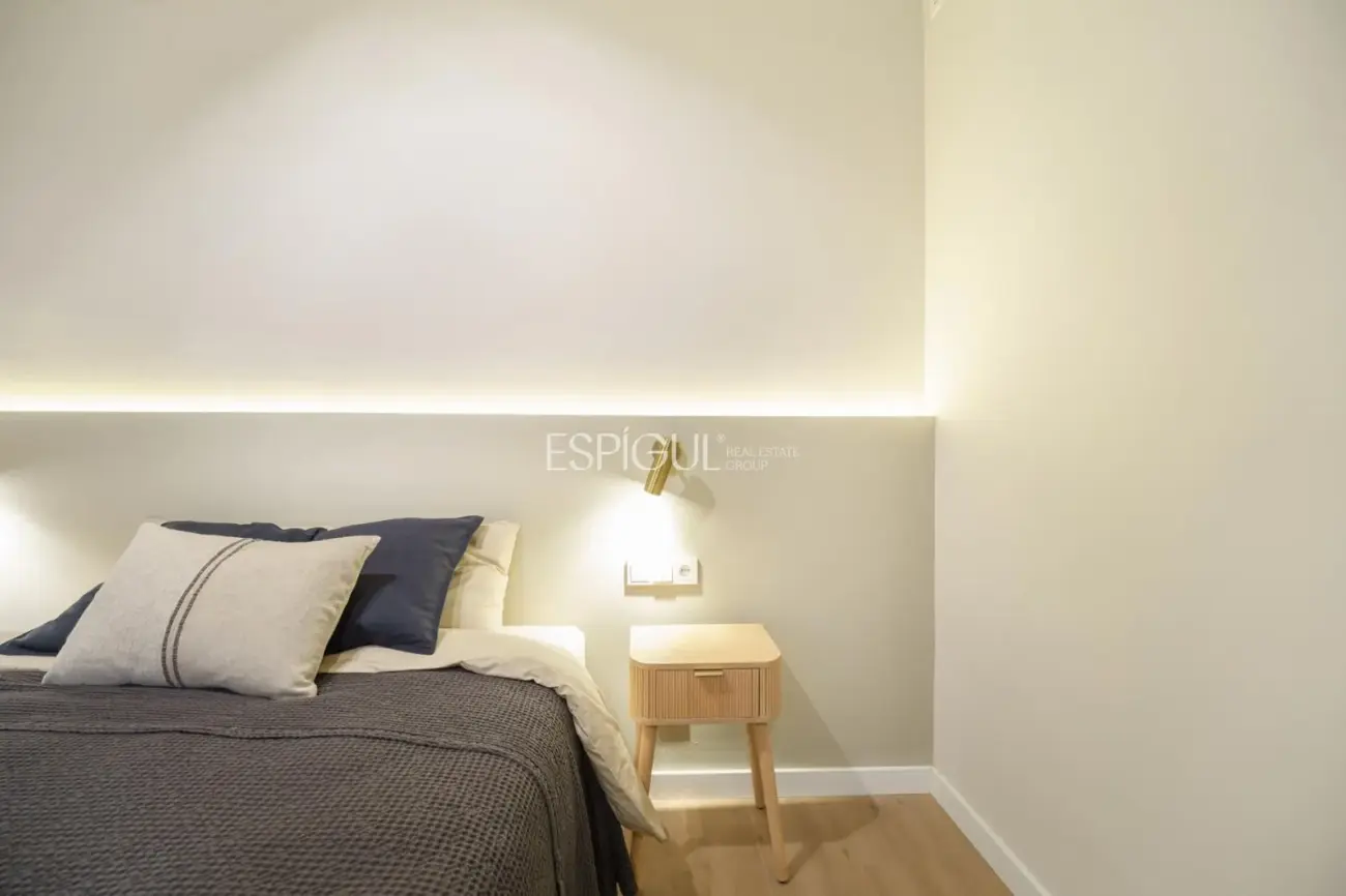 Luminoso piso reformado de diseño con ascensor.