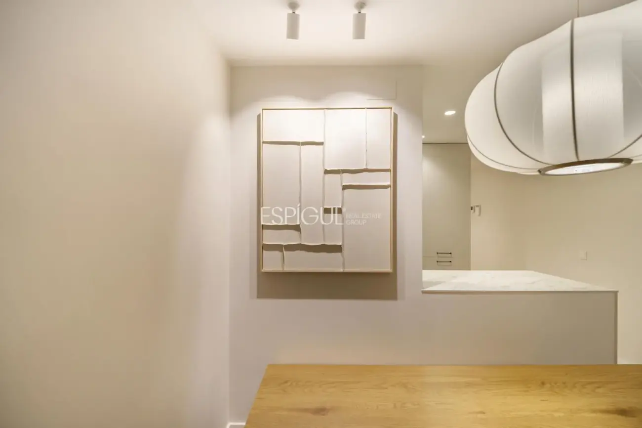 Luminoso piso reformado de diseño con ascensor.