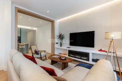 Maravilloso piso en venta exterior, reformado con plaza de garaje en el Centro de Madrid.