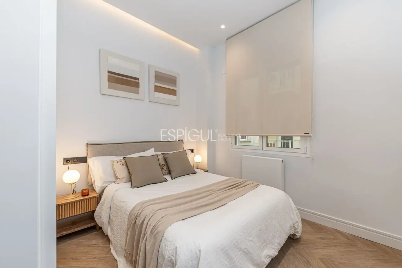 Maravilloso piso en venta exterior, reformado con plaza de garaje en el Centro de Madrid.