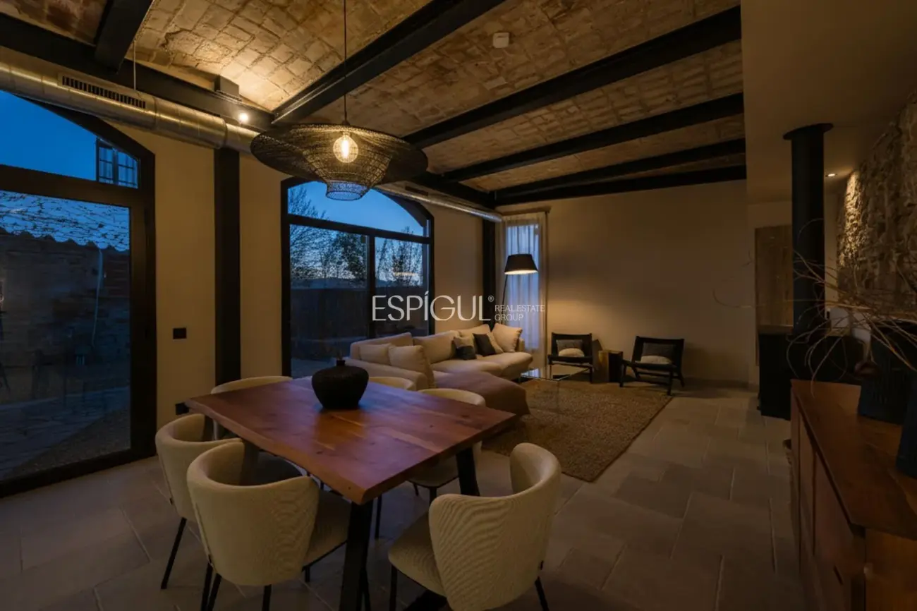 Masía de 857 m² en 35 ha con licencias vigentes