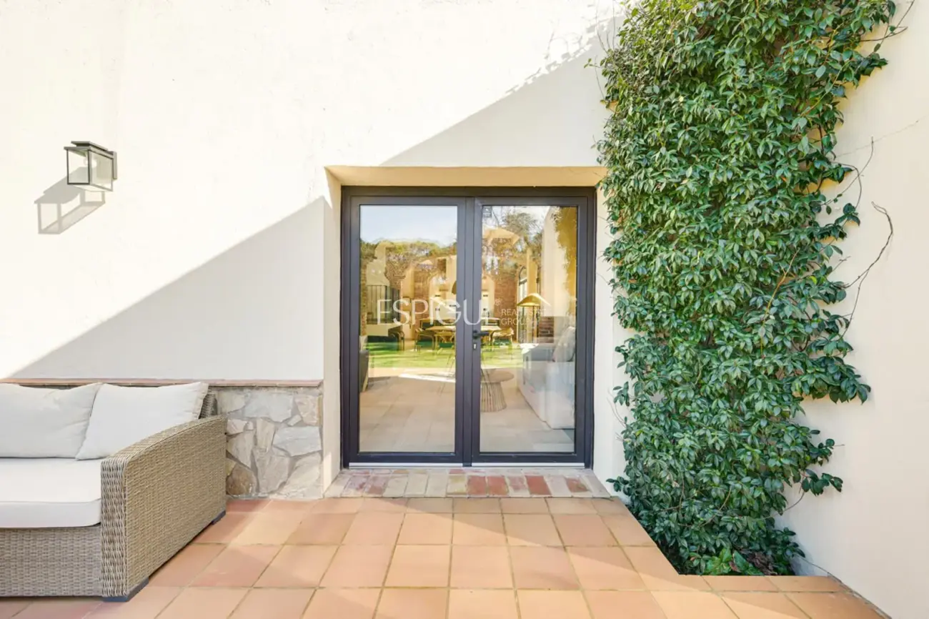 Masía de 857 m² en 35 ha con licencias vigentes