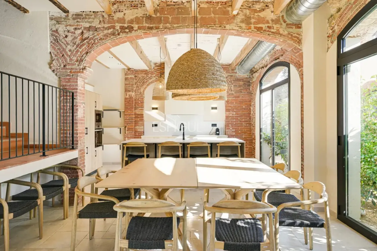 Masía de 857 m² en 35 ha con licencias vigentes