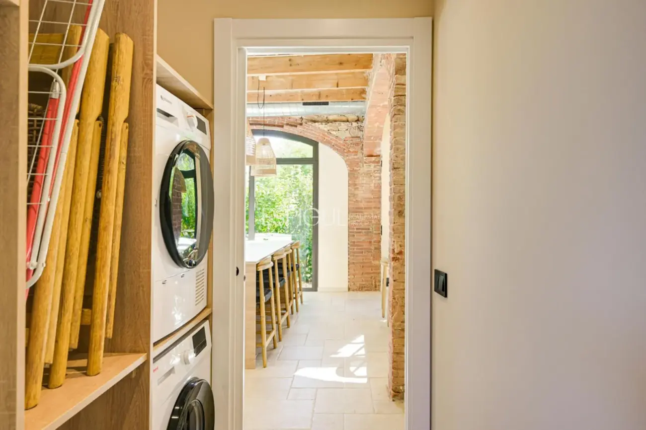 Masía de 857 m² en 35 ha con licencias vigentes