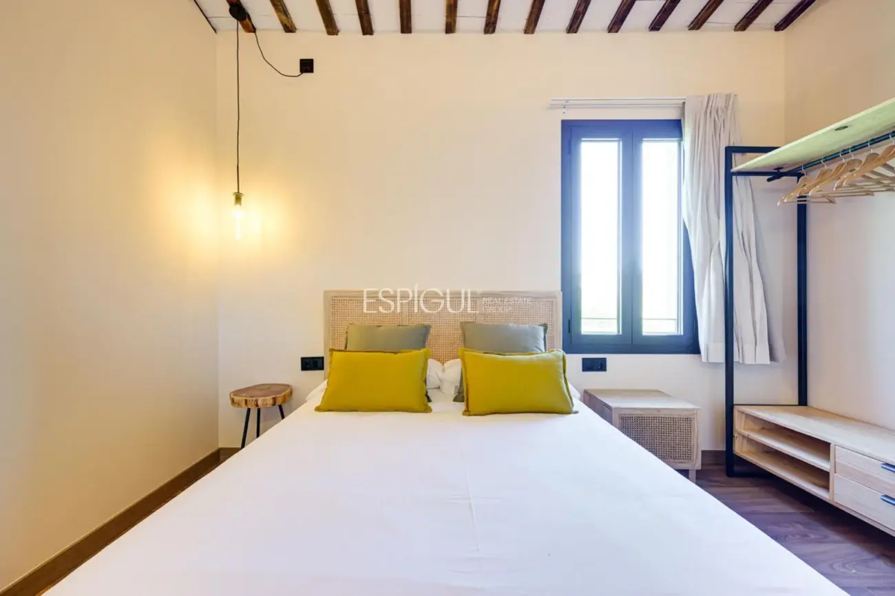 Masía de 857 m² en 35 ha con licencias vigentes