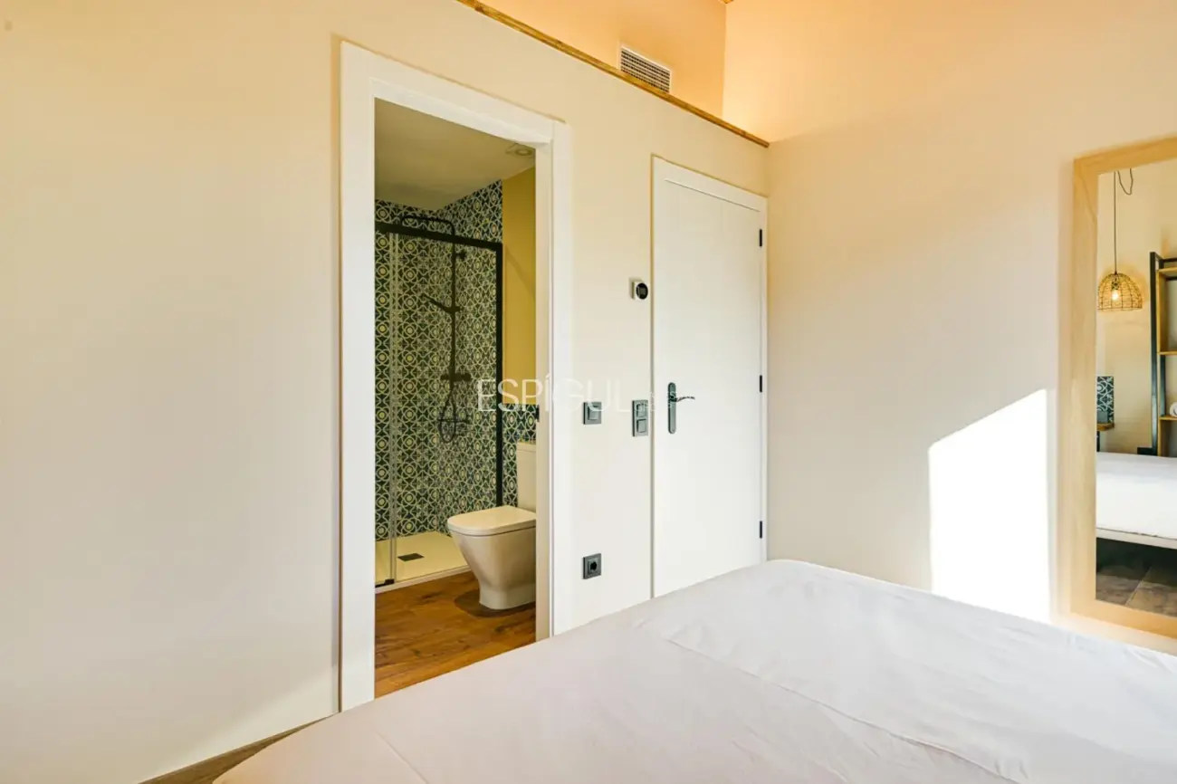 Masía de 857 m² en 35 ha con licencias vigentes