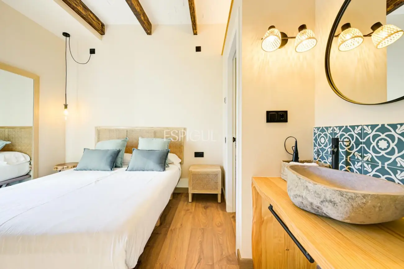 Masía de 857 m² en 35 ha con licencias vigentes