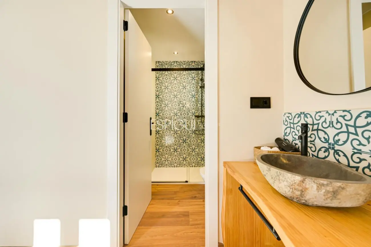 Masía de 857 m² en 35 ha con licencias vigentes