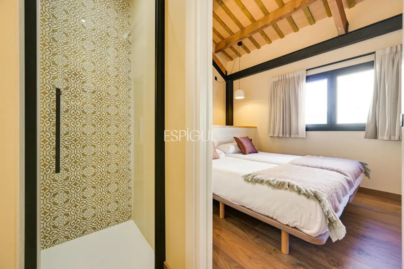 Masía de 857 m² en 35 ha con licencias vigentes