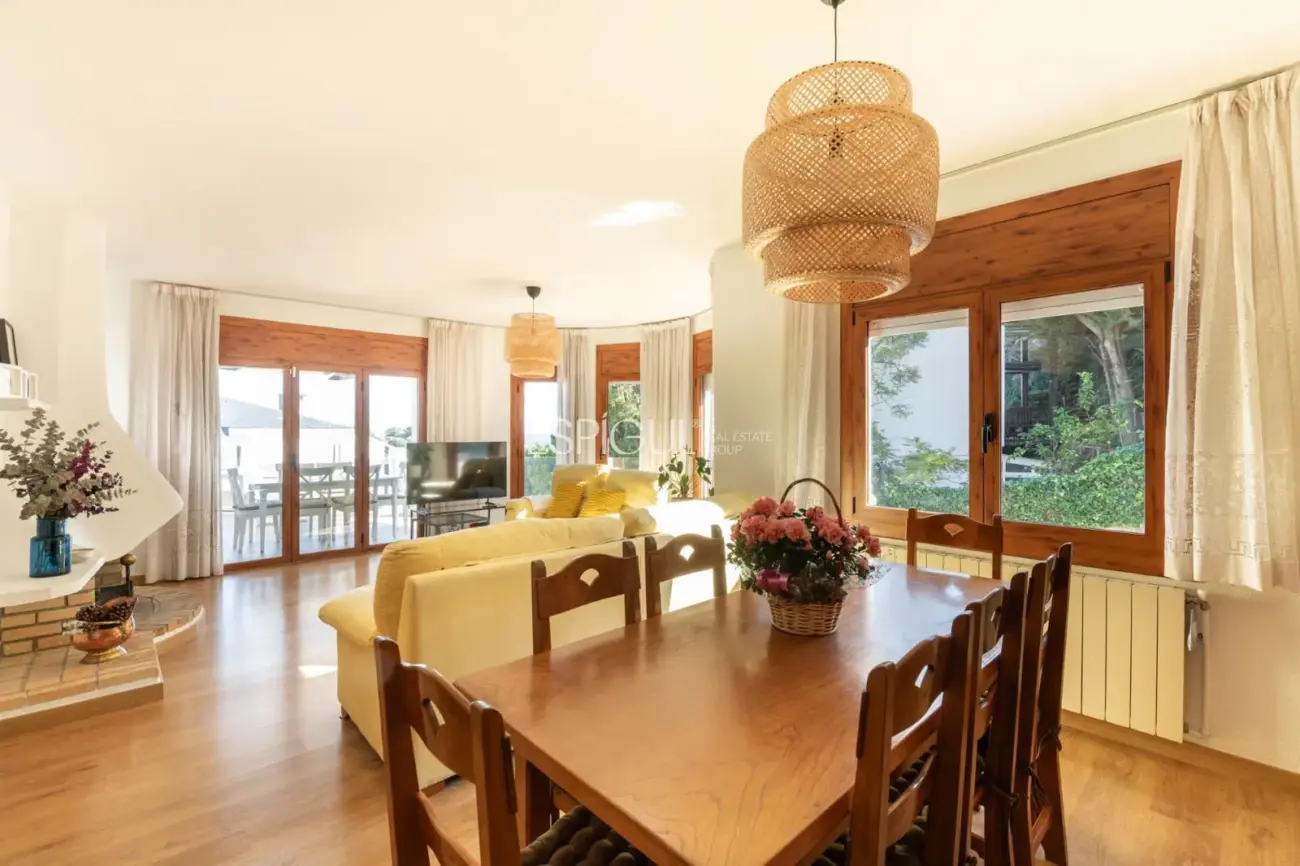 Exklusiver Aussichtspunkt in Arenys de Mar: Licht, Meer und Privatsphäre.