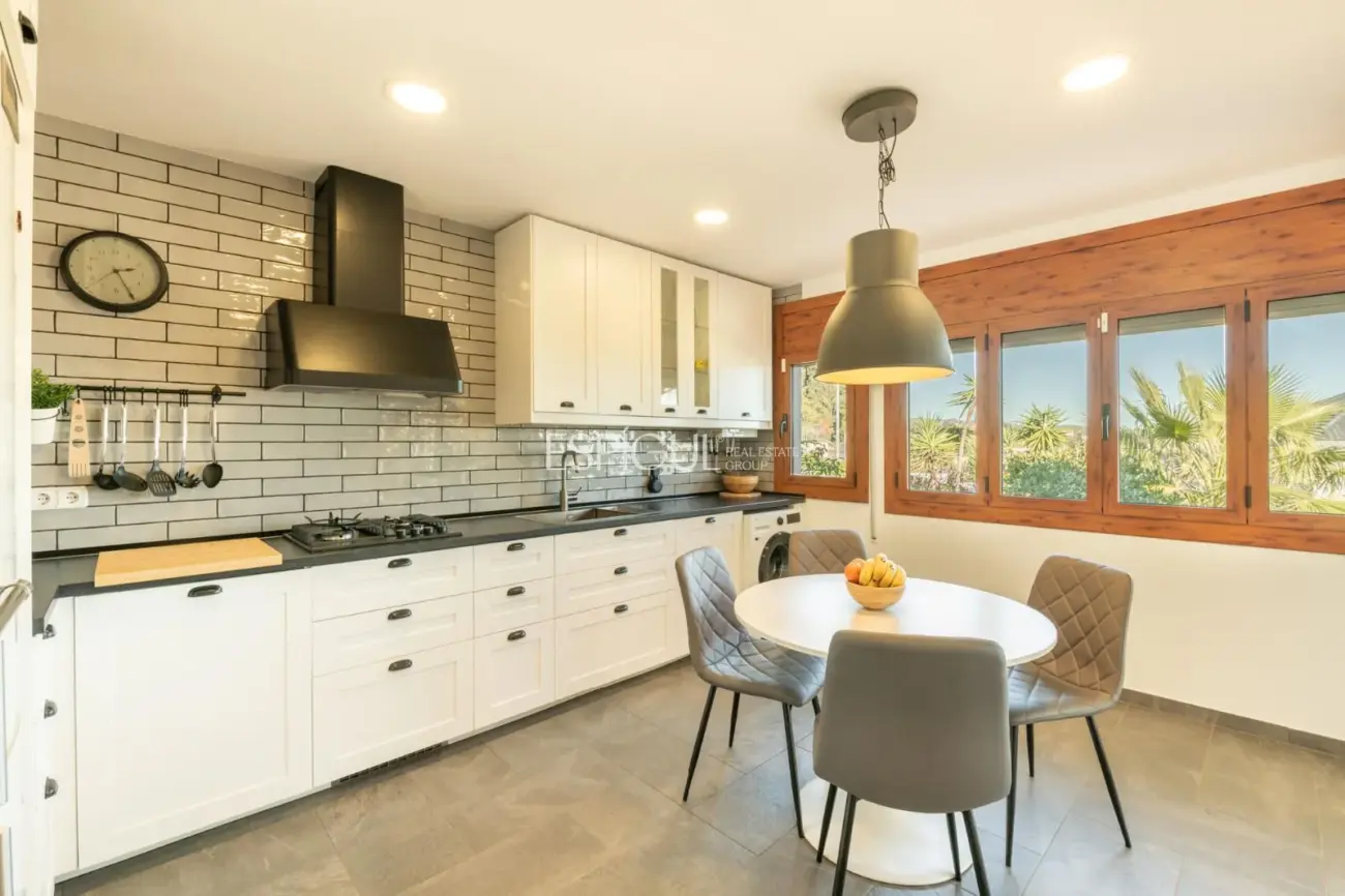 Exklusiver Aussichtspunkt in Arenys de Mar: Licht, Meer und Privatsphäre.