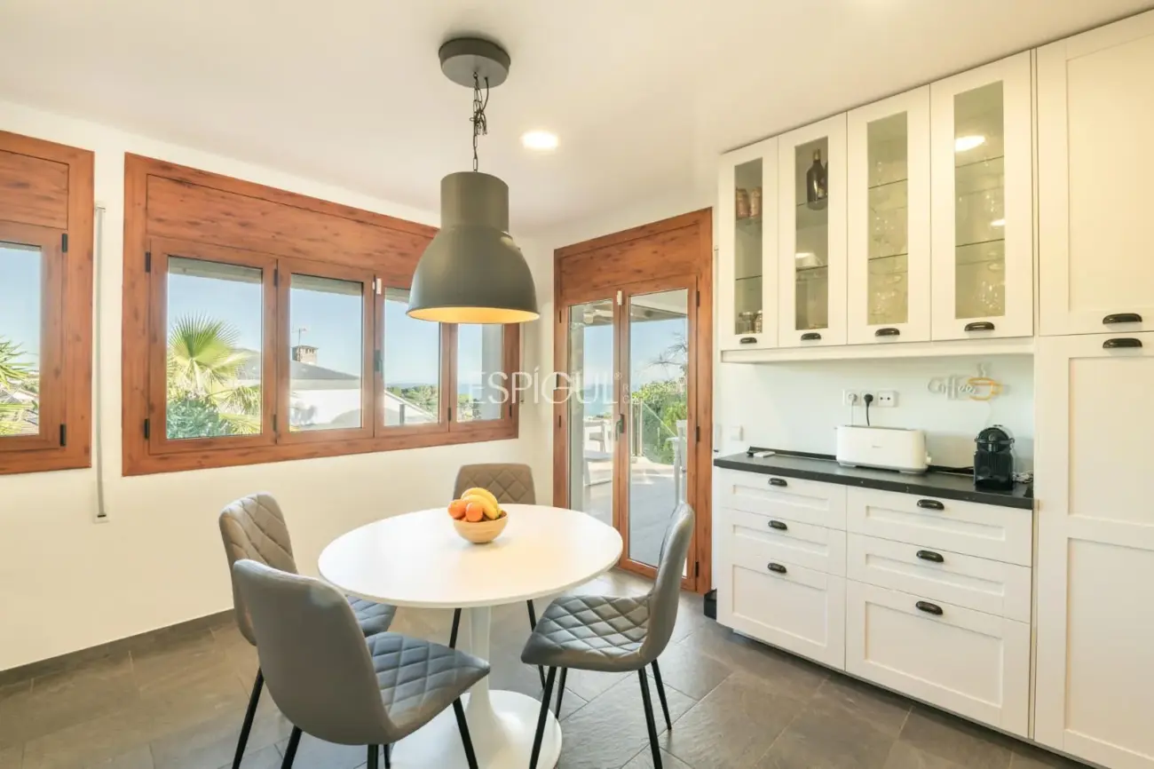 Exklusiver Aussichtspunkt in Arenys de Mar: Licht, Meer und Privatsphäre.