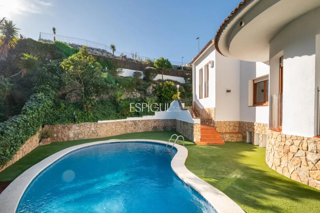 Exklusiver Aussichtspunkt in Arenys de Mar: Licht, Meer und Privatsphäre.