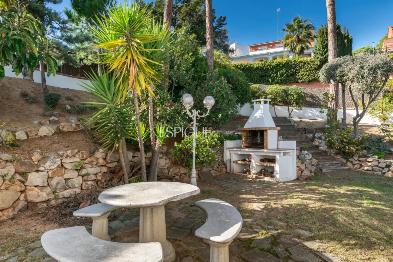 Exklusiver Aussichtspunkt in Arenys de Mar: Licht, Meer und Privatsphäre.