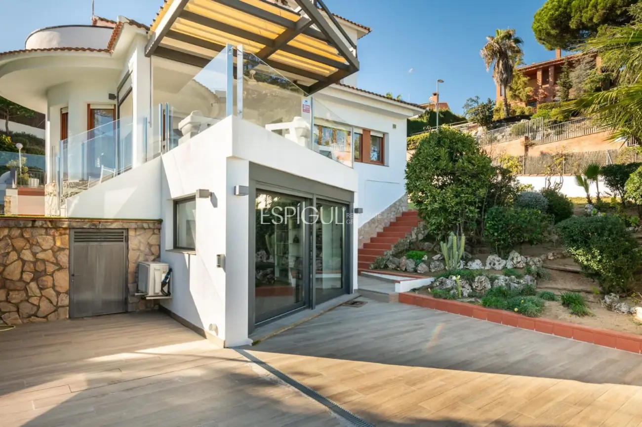 Exklusiver Aussichtspunkt in Arenys de Mar: Licht, Meer und Privatsphäre.