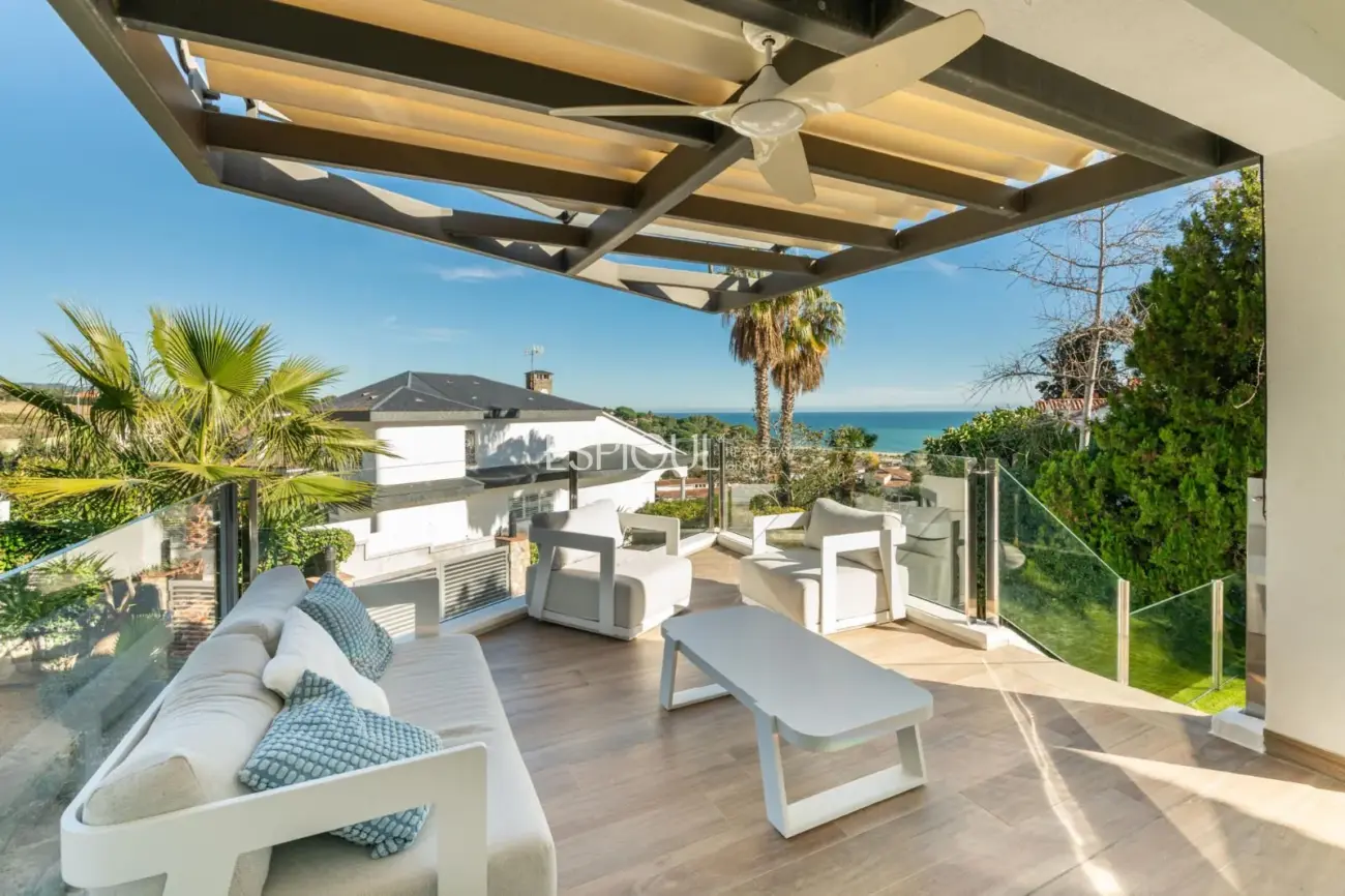 Exklusiver Aussichtspunkt in Arenys de Mar: Licht, Meer und Privatsphäre.