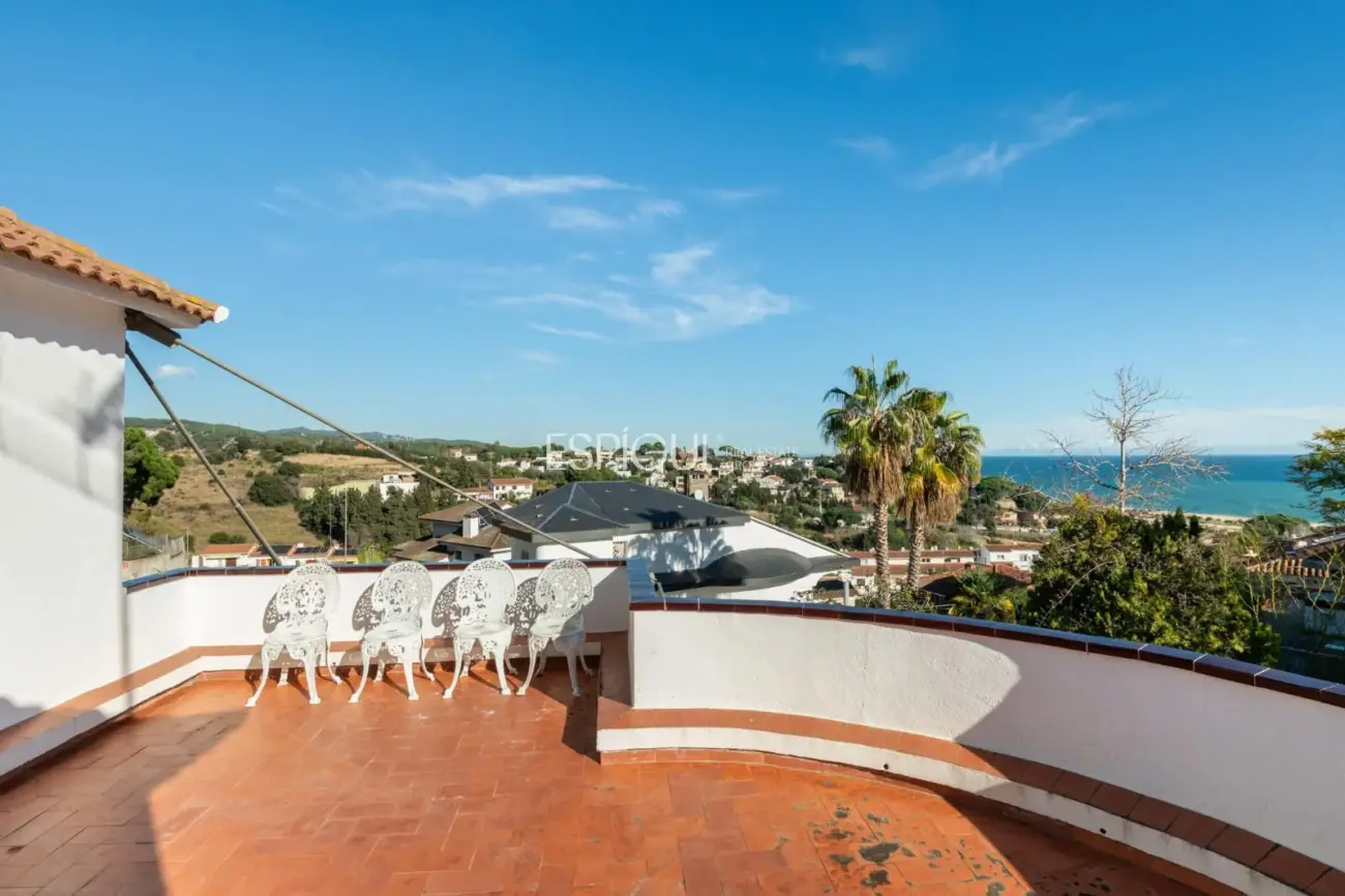 Exklusiver Aussichtspunkt in Arenys de Mar: Licht, Meer und Privatsphäre.