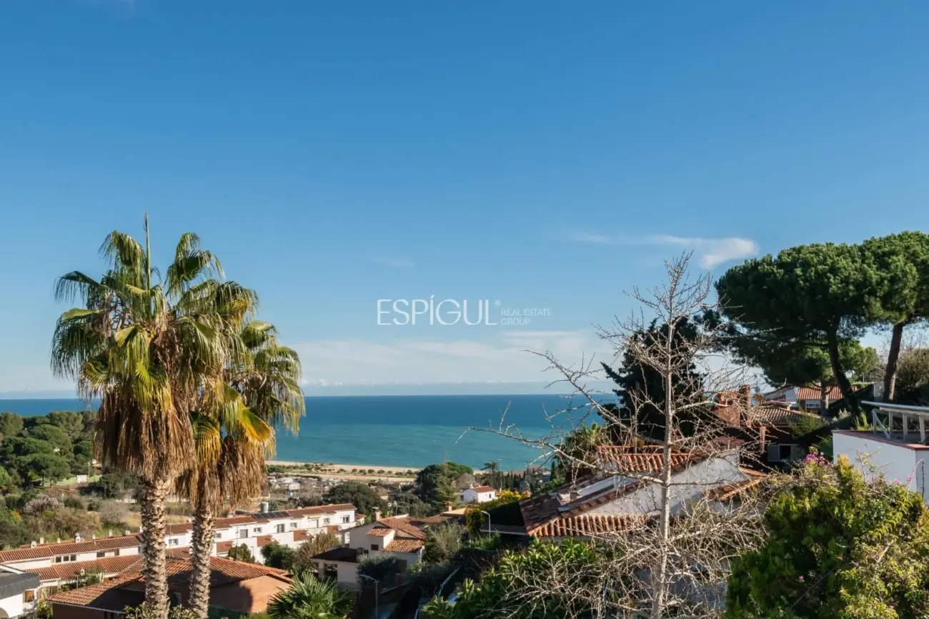 Exklusiver Aussichtspunkt in Arenys de Mar: Licht, Meer und Privatsphäre.