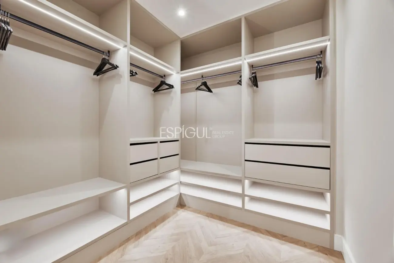 Piso a estrenar en Lista 3 habitaciones con terraza y plaza de garaje.