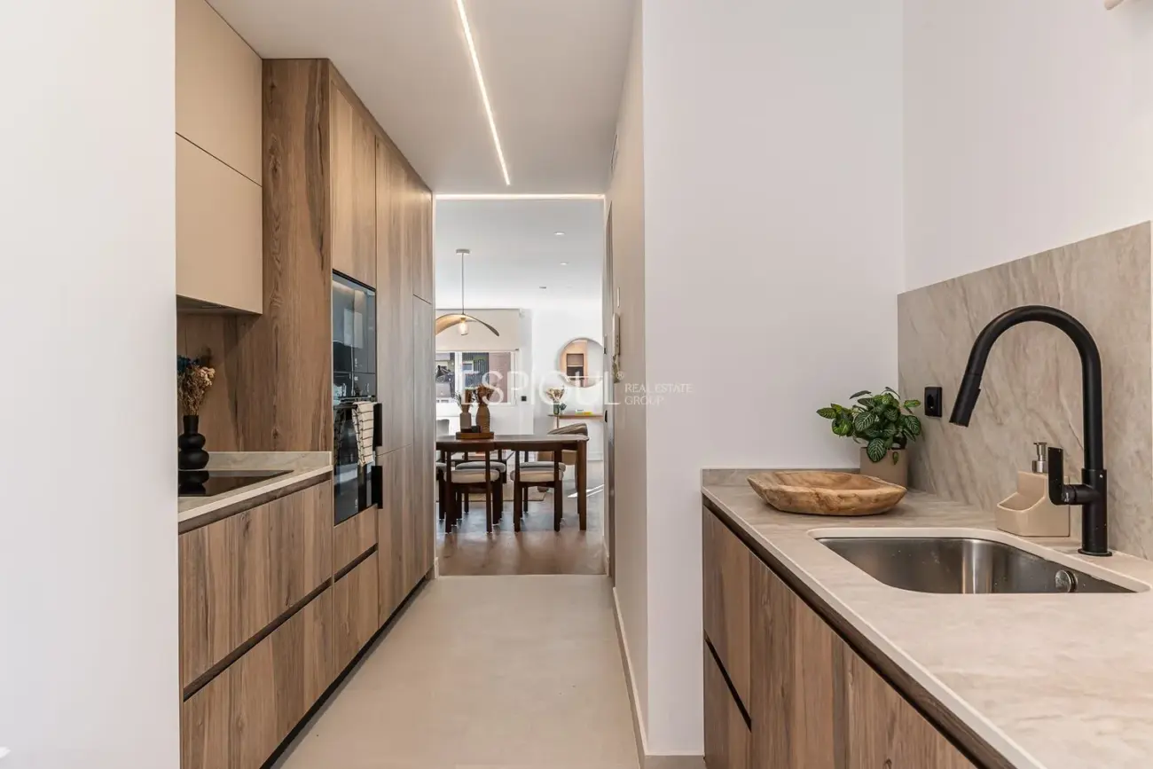 Piso de lujo reformado con terraza en Retiro.