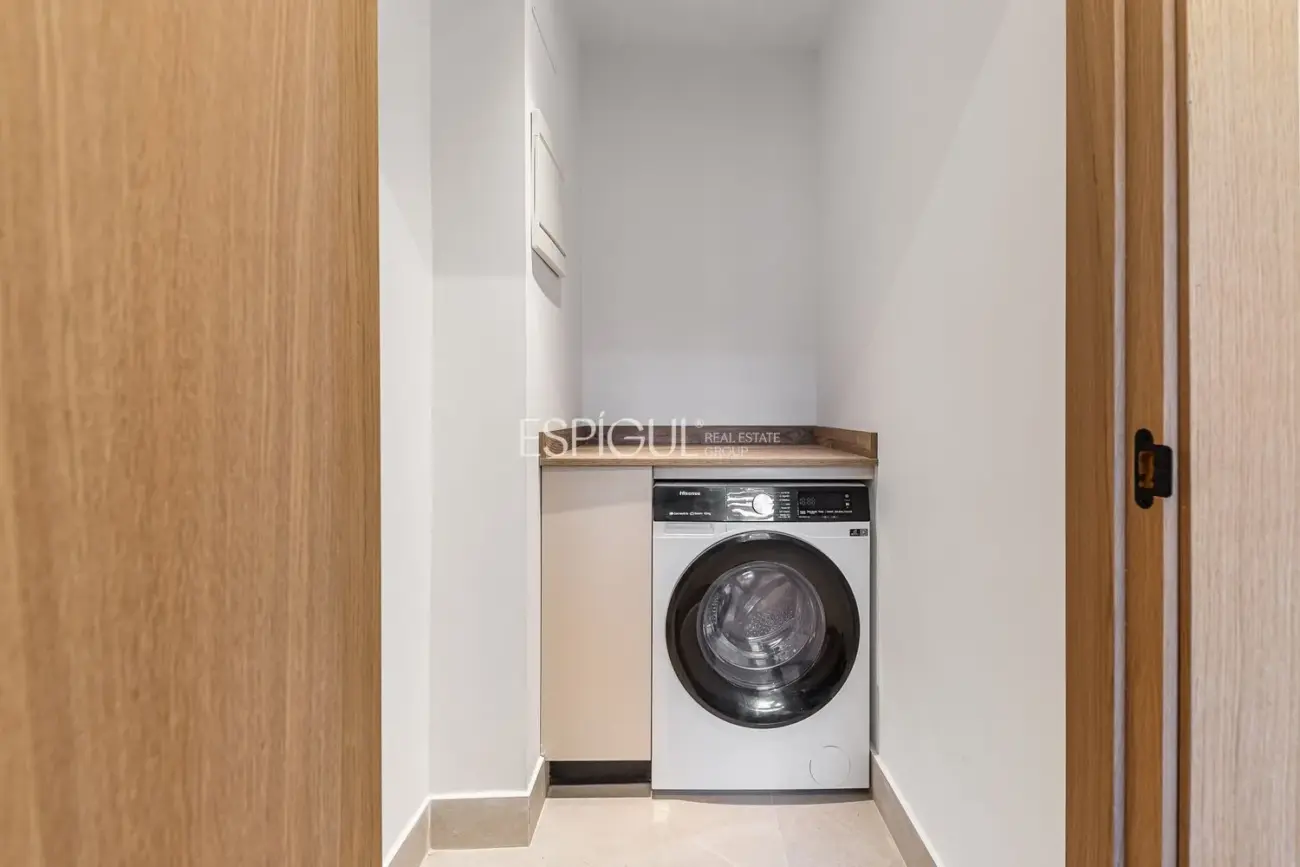 Piso de lujo reformado con terraza en Retiro.