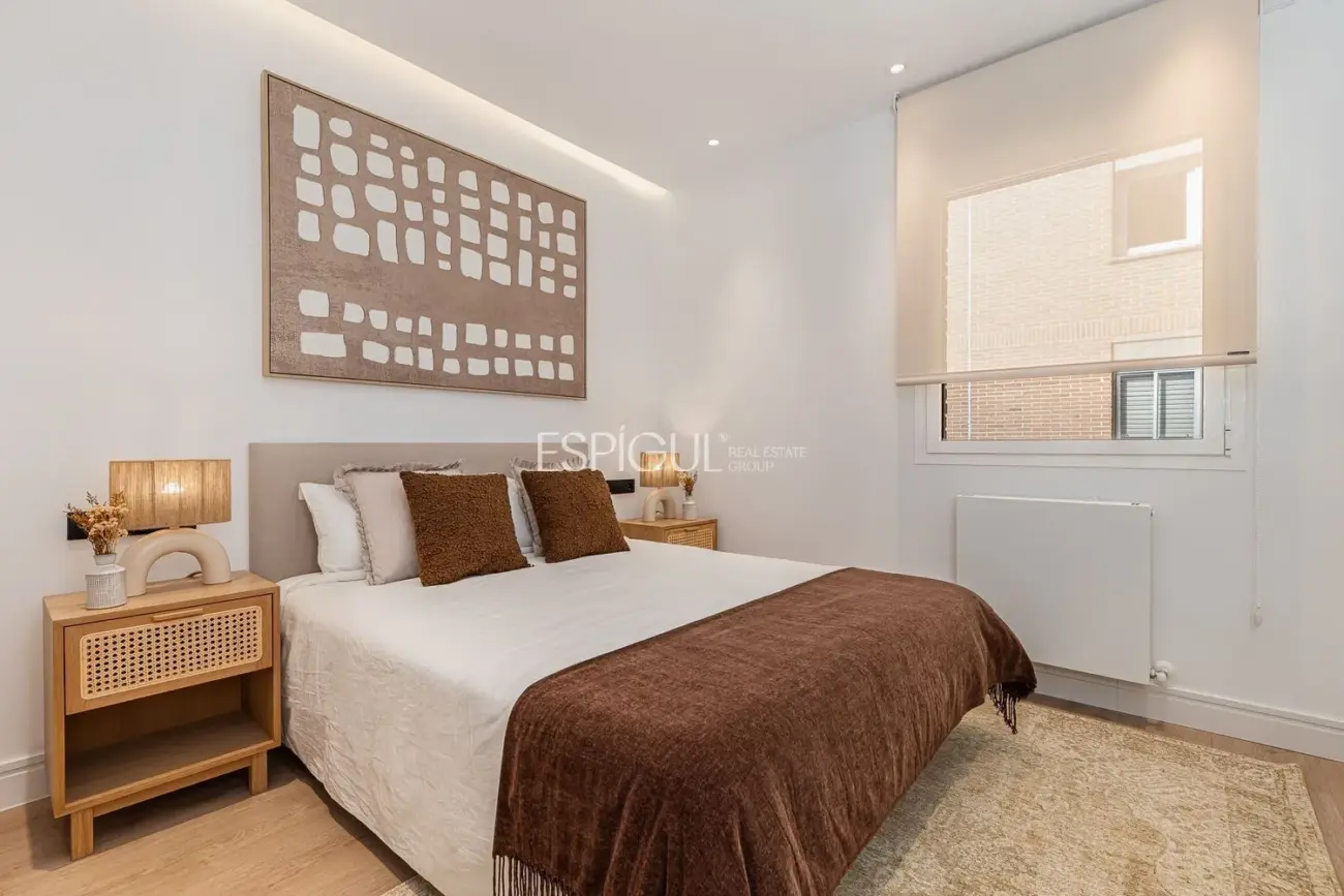 Piso de lujo reformado con terraza en Retiro.