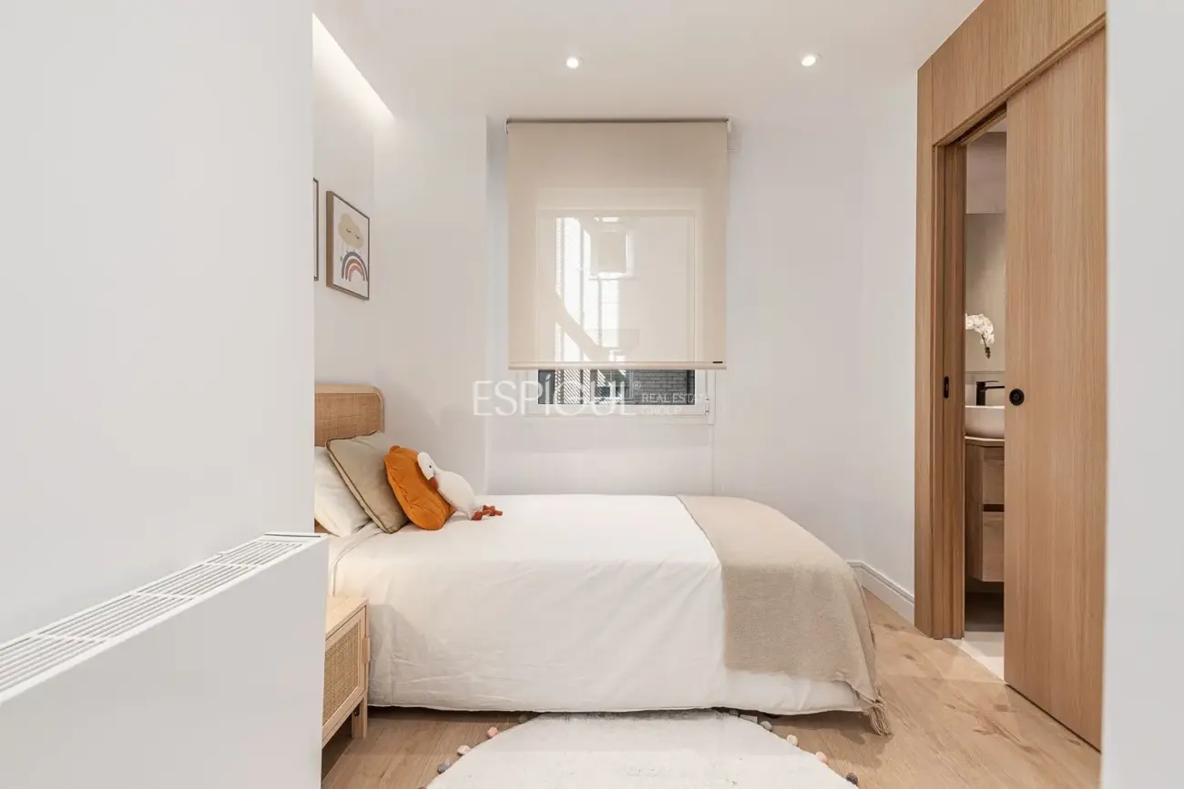 Piso de lujo reformado con terraza en Retiro.