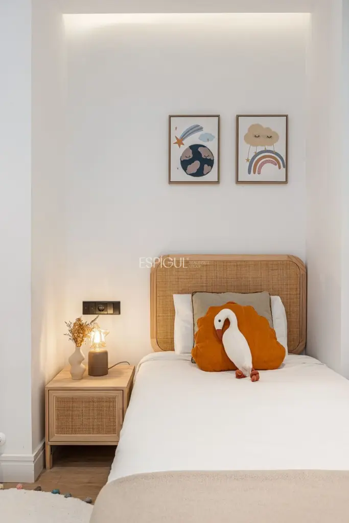 Piso de lujo reformado con terraza en Retiro.