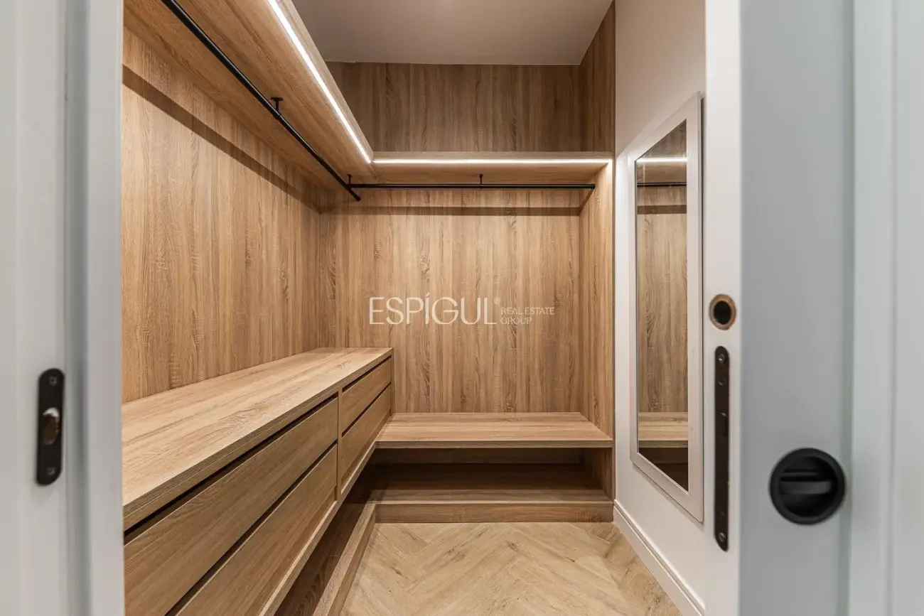 Piso en venta con Plaza de Garaje incluida en el precio en Chueca, Centro.