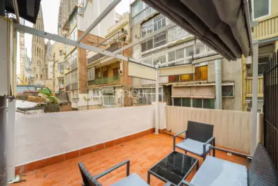 Pis en venda amb terrassa a la Sagrada Família