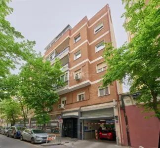 Renovated exterior apartment for sale on Lagasca street, Castellana.