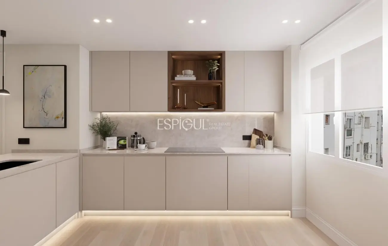 Renovated exterior apartment for sale on Lagasca street, Castellana.