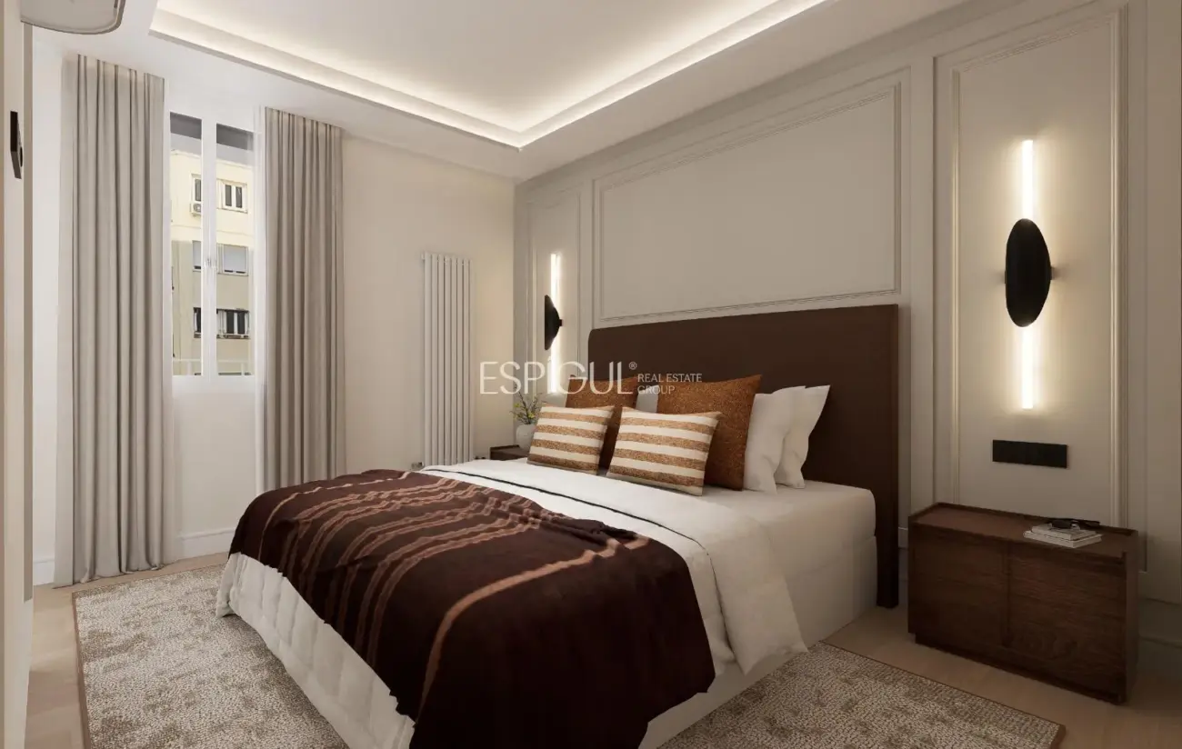 Renovated exterior apartment for sale on Lagasca street, Castellana.